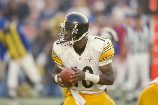 Kordell Stewart in action on the road against the San Diego Chargers on December 24, 2000.