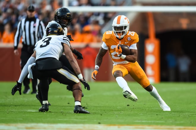 Tennessee running back Jaylen Wright runs against the Vanderbilt defense in last season's game at Neyland Stadium. 