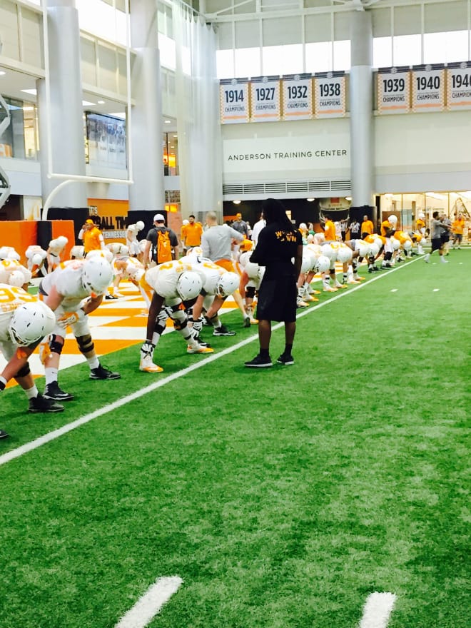 Jalen Reeves-Maybin talks with several Vols' offensive linemen during Thursday's warm-up. 
