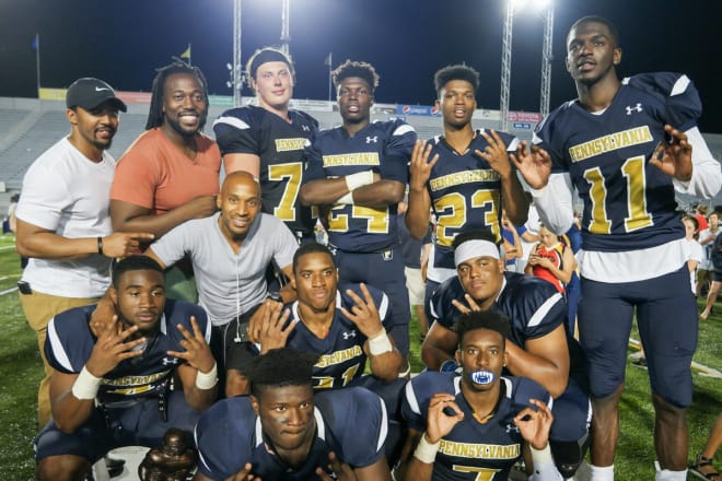 DeVon Madden (top row, second from left) and DeWayne Brown (in front of Madden) at the 2016 Big 33