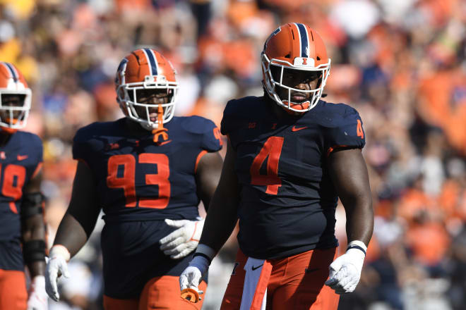 Illinois Fighting Illini defensive lineman Jer'Zhan Newton (4) looks to the sideline during the college football game between the Wyoming Cowboys and the Illinois Fighting Illini on August 27, 2022, at Memorial Stadium in Champaign, Illinois.