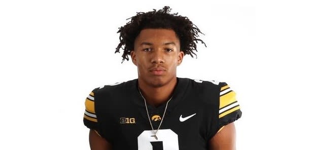 Florida wide receiver Quavon Matthews committed to the Iowa Hawkeyes today.