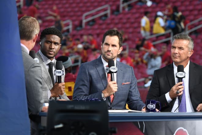 Former USC stars Reggie Bush and Matt Leinart and legendary Florida/Ohio State coach Urban Meyer broadcasted the FS1 pregame show live from the field Friday night.