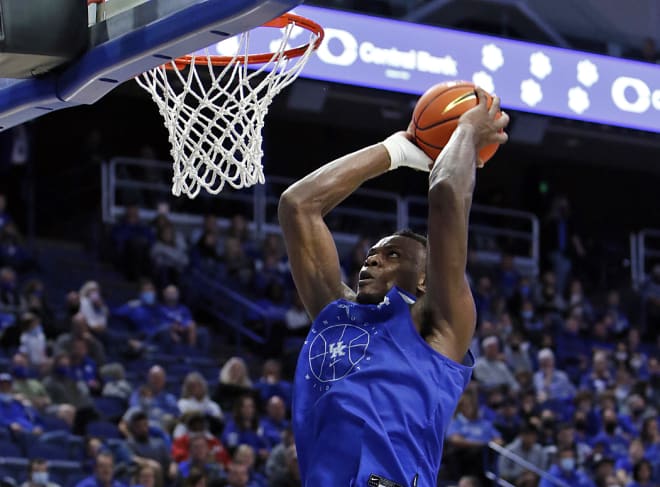 Kentucky forward Oscar Tshiebwe eyed the rim on a dunk in Friday's Blue-White Game at Rupp Arena.