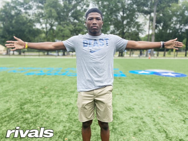 Tennessee defensive back Kody Jones holds a Michigan Wolverines football recruiting, Jim Harbaugh.