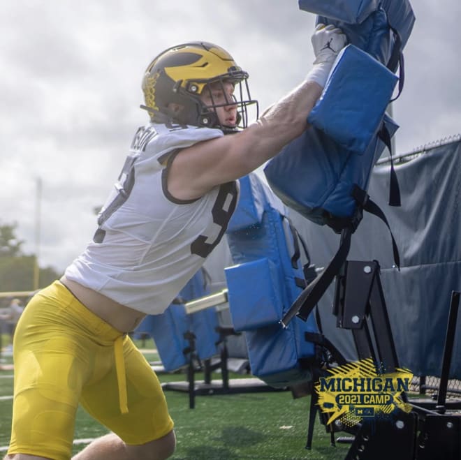 Michigan Wolverines football defensive end Aidan Hutchinson is a second-team preseason All-American according to Sporting News.