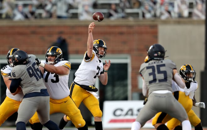 Spencer Petras leads the Iowa offense this spring. (Photo: Hawkeyesports.com)