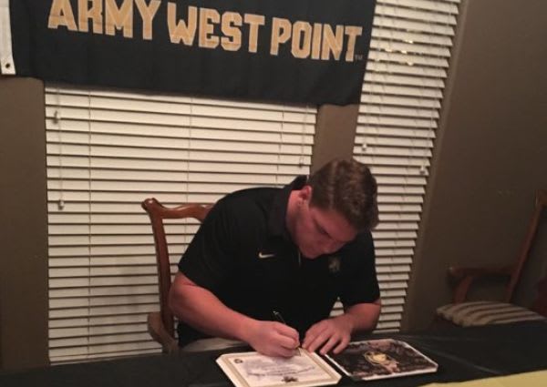 From his home, DT Hunter Richard makes it official