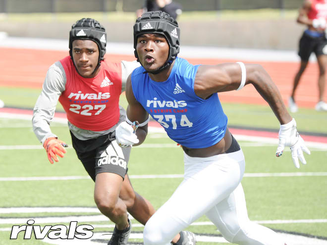 Top 2021 wide receiver Quaydarius Davis committed to Texas on Sunday afternoon. 