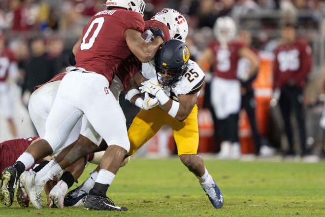 California Golden Bears running back DeCarlos Brooks (25) gets tackled by Stanford Cardinal linebacker Aeneas DiCosmo (0) and safety Noah Williams (9) during the fourth quarter at Stanford Stadium. Photo | Stan Szeto-USA TODAY Sports