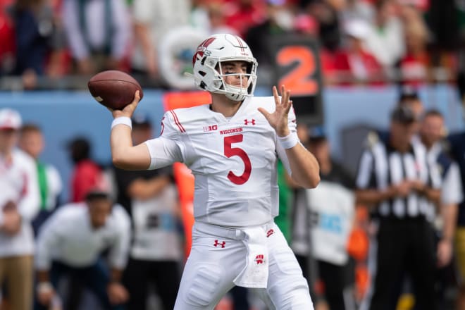 Wisconsin Badgers football quarterback Graham Mertz