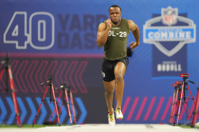 Former Notre Dame defensive end Isaiah Foskey ran the 40-yard dash in 4.58 seconds at the NFL Scouting Combine.