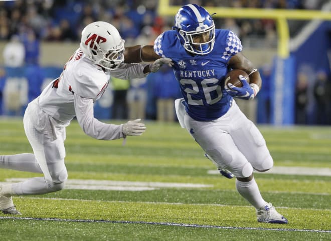 Benny Snell against Austin Peay in 2016 (Mark Zerof/USA Today Sports)