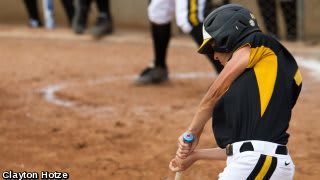 Kelsea Roth's second-inning home run helped Missouri beat Hofstra to advance to the 2013 NCAA Super Regionals.