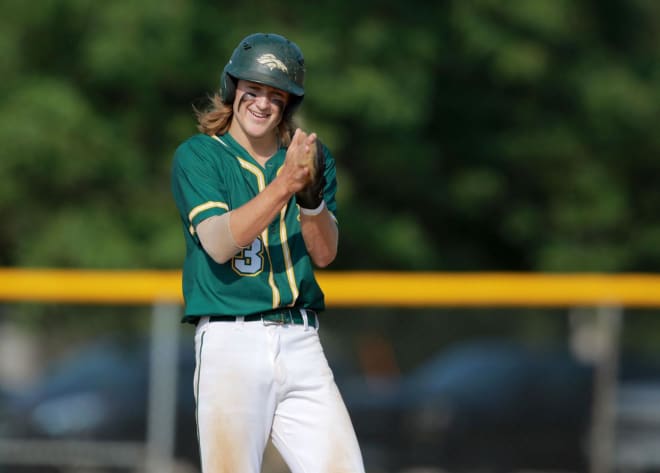 Kellen Strohmeyer commits to the Hawkeyes. (Photo: Dubuque Telegraph)