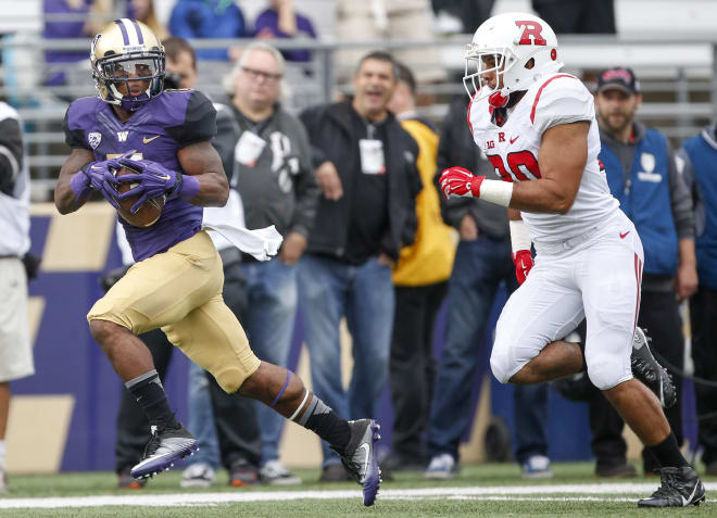 Washington sophomore wide receiver Chico McClatcher scores the first UW touchdown of 2016 vs Rutgers