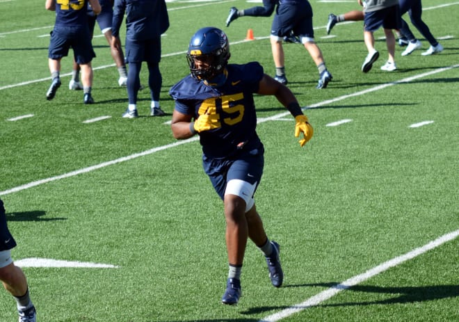 Carr and Simmons are expected to provide snaps for the West Virginia Mountaineers defense this fall.