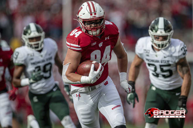 Tight end Jake Ferguson turns up field against the Spartans defense in 2019. Wisconsin won, 38-0.