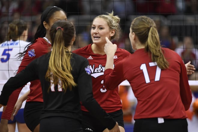 Kelly Hunter celebrating with her teams in the 2017 National Championship match against Florida
