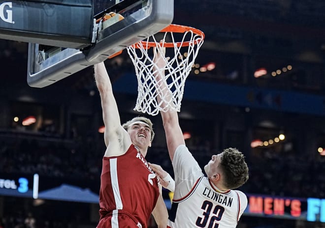 Alabama forward Grant Nelson (2) dunks against Connecticut center Donovan Clingan (32) during the Final Four semifinal game at State Farm Stadium. Photo | Patrick Breen/The Republic / USA TODAY NETWORK