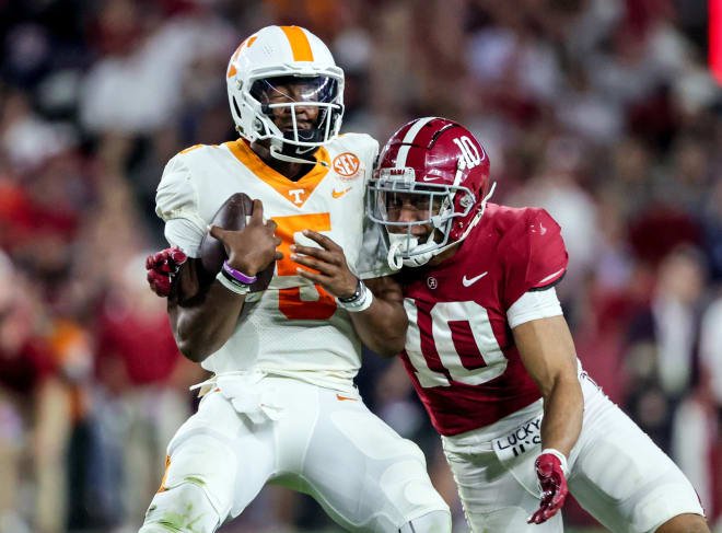 Alabama Crimson Tide linebacker Henry To'oTo'o (10) tackles Tennessee Volunteers quarterback Hendon Hooker (5) during the second half at Bryant-Denny Stadium. Photo | 