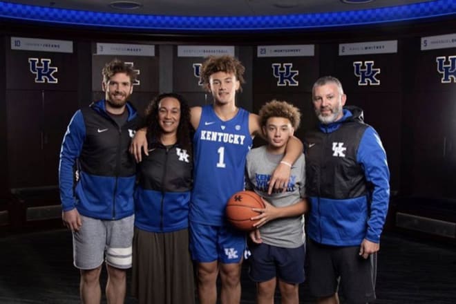 Devin Askew committed to Kentucky on Thursday night