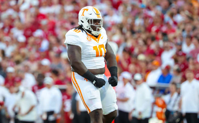 Sep 21, 2024; Norman, Oklahoma, USA; Tennessee Volunteers defensive lineman Elijah Simmons (10) reacts during the first half against the Oklahoma Sooners at Gaylord Family-Oklahoma Memorial Stadium.