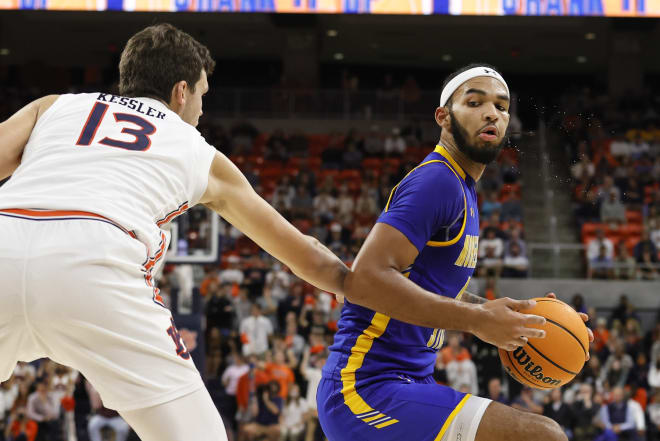 Broome slots in as Auburn's starting center.