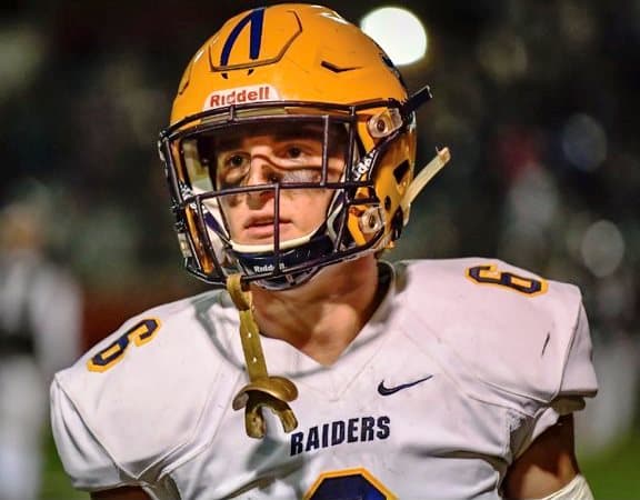 Loudoun high school football team honors former player