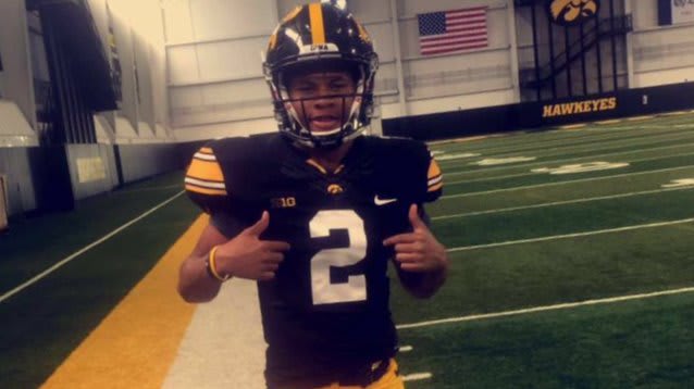 Class of 2019 defensive back Larry Tracy made his first visit to Iowa this weekend.