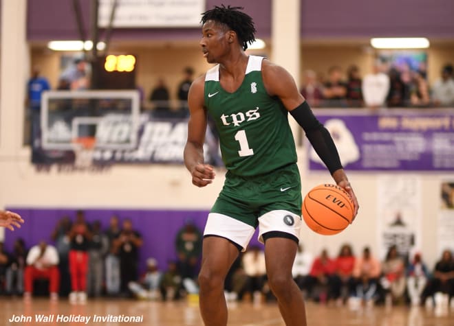 Jonathan Kuminga is one of the best teenager basketball players in the country. 