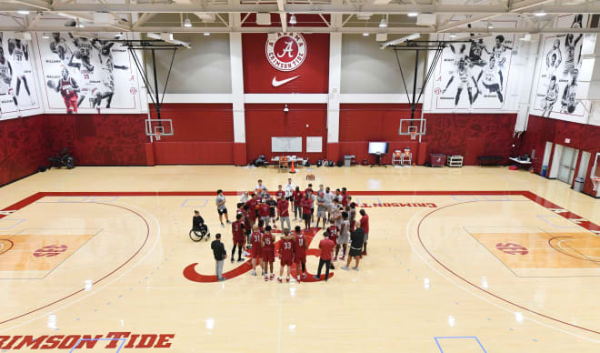 Alabama head coach Nate Oats brings the team together at half court before dismissing practice for the Crimson Tide Men s Basketball team Monday, Sept. 25, 2023. Photo | Gary Cosby Jr.-Tuscaloosa News / USA TODAY NETWORK