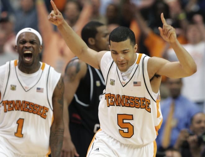 Tennessee will retire Chris Lofton's jersey No. 5 on Jan. 14 during the Vols' home game against Kentucky.