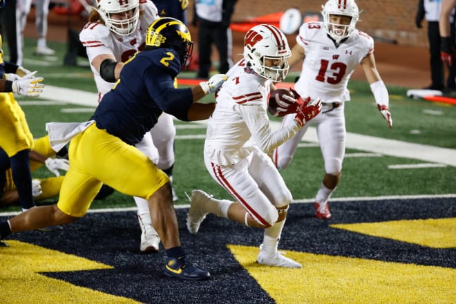 Michigan Wolverines football defensive lineman Carlo Kemp