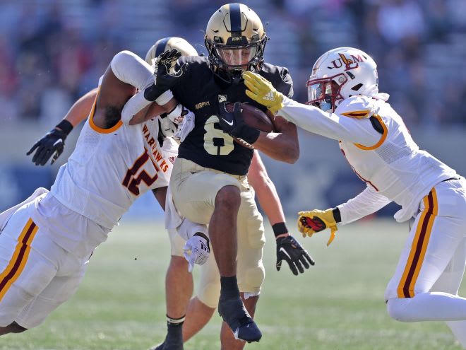 Braheam Murphy (#6) and Ay’Juan Marshall both showed that they could also carry the load at slotback