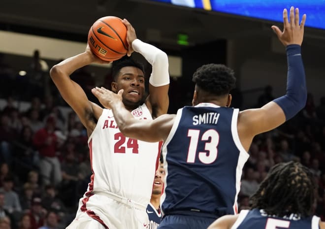 Alabama Crimson Tide forward Brandon Miller (24) looks to pass against Gonzaga Bulldogs guard Malachi Smith (13) during the first half at Legacy Arena at BJCC. Photo | Marvin Gentry-USA TODAY Sports