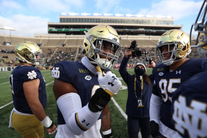 Notre Dame fifth-year senior defensive end Daelin Hayes versus Syracuse on Dec. 5, 2020