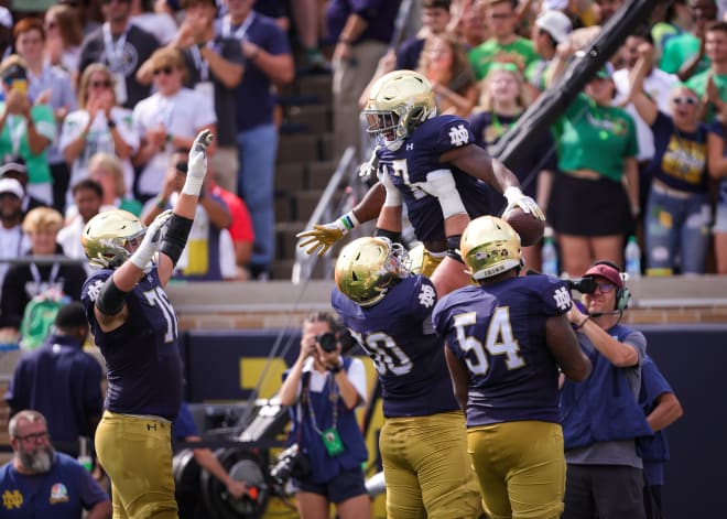 SOUTH BEND, IN - SEPTEMBER 02: Notre Dame Fighting Irish running back Audric  Estime (7) runs with the football in action during a game between the Notre  Dame Fighting Irish and the