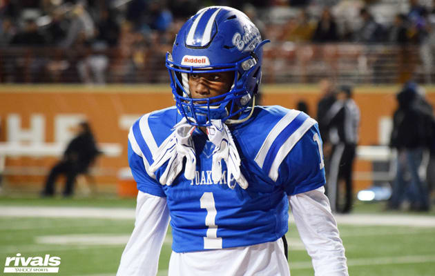 2018 4-Star WR Joshua Moore on 12/9/16 in the 3A State Football Semifinals