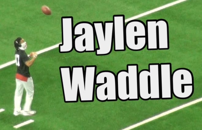 Watch Jaylen Waddle warm up before national championship