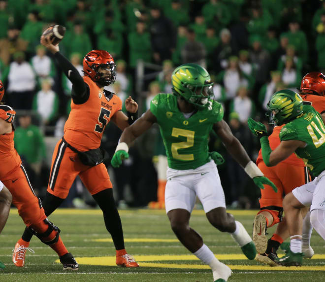 D.J. Uiagalelei playing against Oregon in the Civil War. 