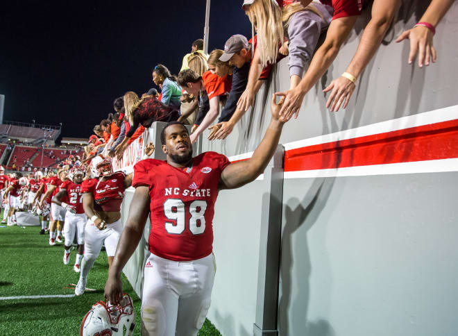 Senior defensive tackle B.J. Hill leads the team to thank the fans.