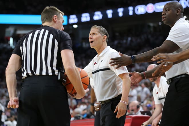 Eric Musselman argues with an official in Saturday's loss to Kentucky at Bud Walton Arena.