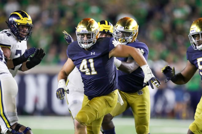 Notre Dame Fighting Irish football defensive lineman Kurt Hinish