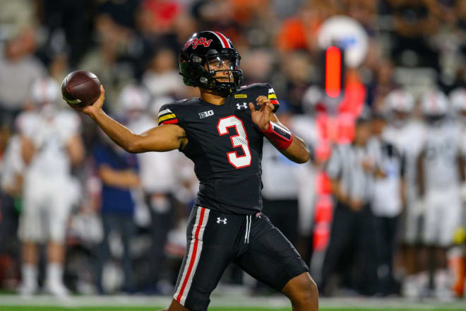 Maryland quarterback Taulia Tagovailoa (No. 3) threw for 342 yards and a TD in the Terps' win over Virginia.