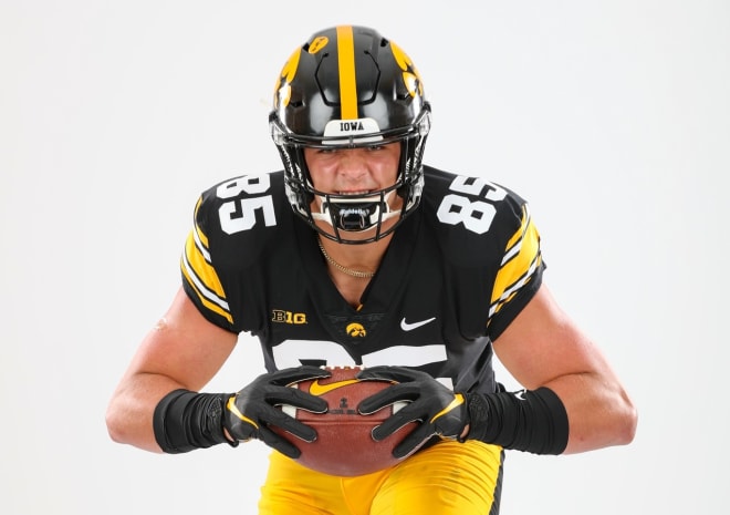 Iowa Football Adds to '22 Recruiting Class - Sports Illustrated Iowa  Hawkeyes News, Analysis and More