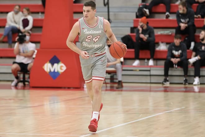 Mangas, a 6-foot-4 guard, was a three-time NAIA All-American at Indiana Wesleyan. He averaged 29.5 points per game in 2020-21.