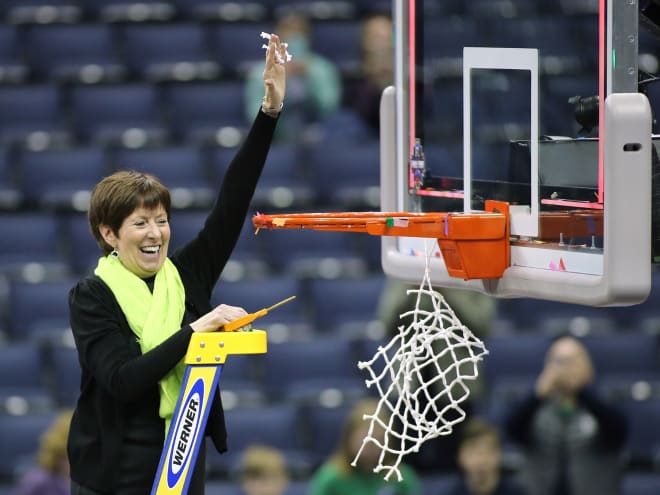 Former Notre Dame women's basketball coach Muffet McGraw will be honored with a statue on Notre Dame's campus in December.