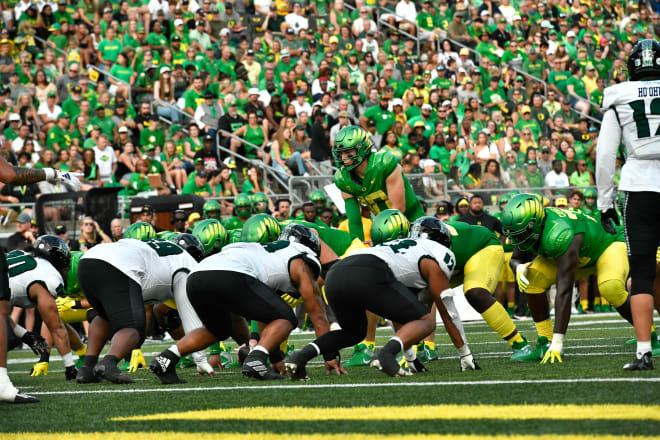 Bo Nix passed for 3 touchdowns and 247 yards in Oregon's latest dominant victory Saturday against Hawai'i.