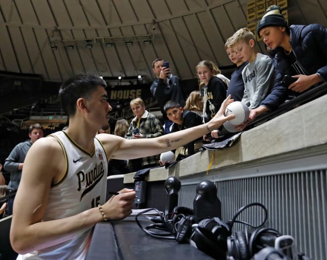 Purdue Boilermakers center Zach Edey (15) signs autographs after the NCAA men s basketball game against the Illinois Fighting Illini, Friday, Jan. 5, 2024, at Mackey Arena in West Lafayette, Ind. Purdue Boilermakers won 83-78.